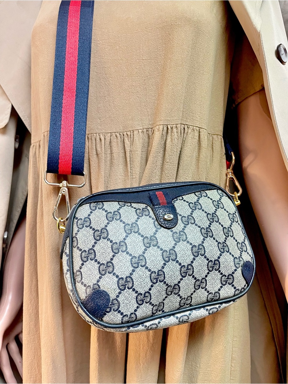 Authentic Gucci vintage web sherry line crossbody bag 89.02.066
